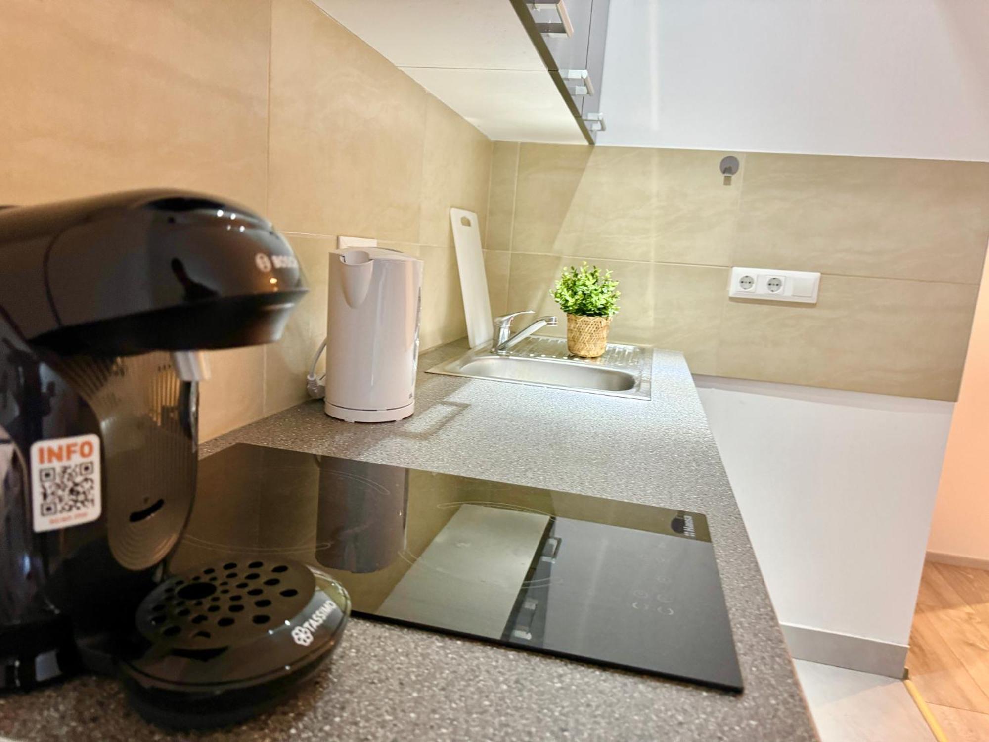Stylish Schonbrunn Apartments - Free Underground Parking Viena Exterior foto